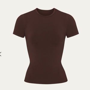 Skims Soft Smoothing Seamless Short-Sleeve T-Shirt in Cocoa